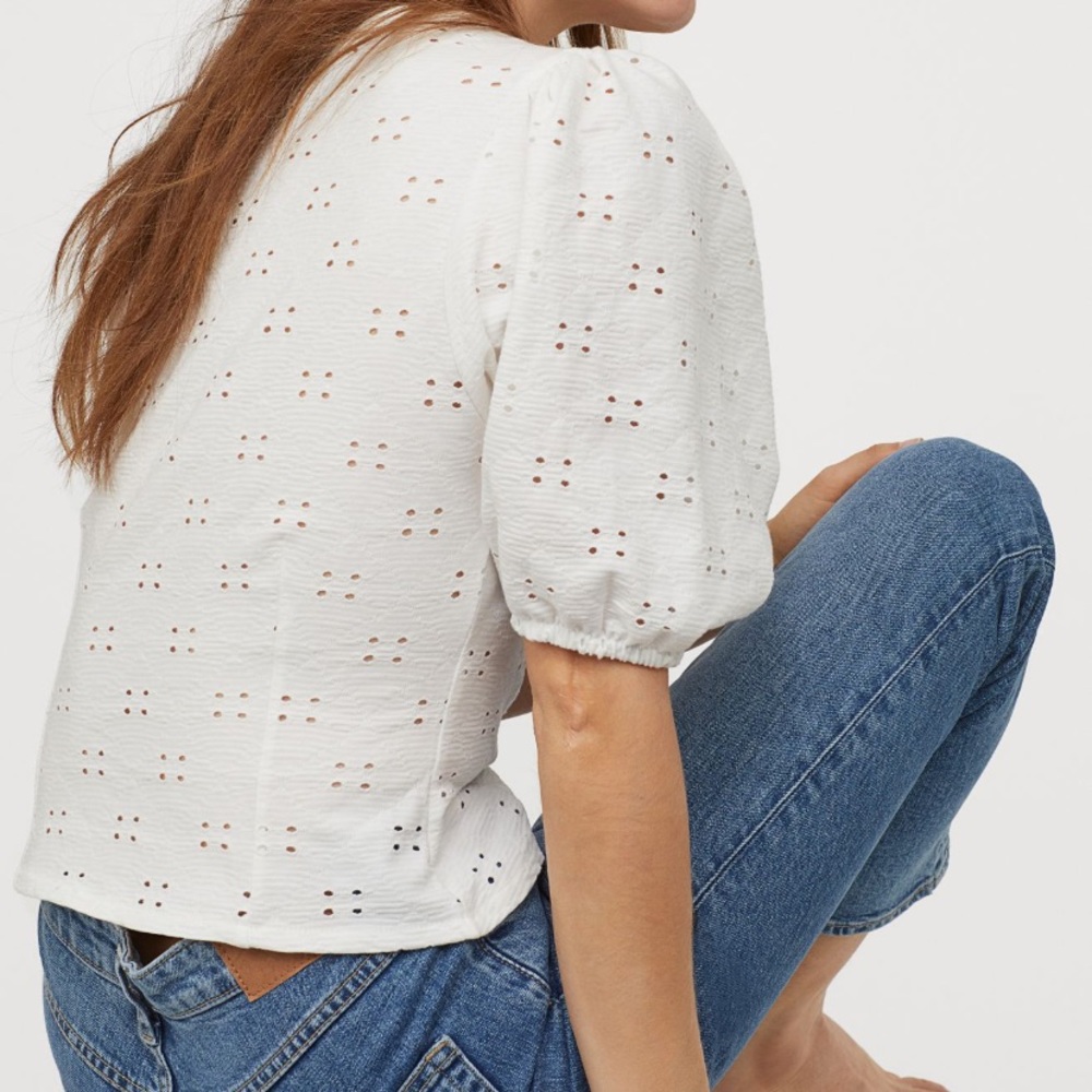 SOLD ON DEPOP: White puffy sleeve Blouse - Picture 3 of 5